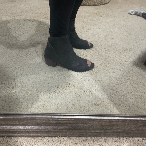 Distressed bootie - Picture 4 of 8